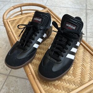 NWOT Adidas Sambas (6.5 Men’s)